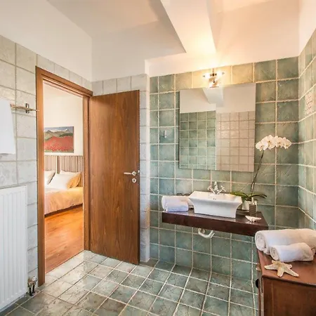 Kalithea - Elegant Secluded Villa Pemonia