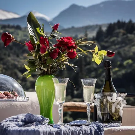 Villa Kalithea - Elegant Secluded Pemonia
